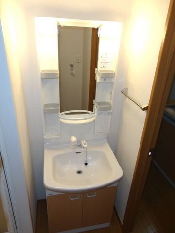 洗面設備　☆シャンプードレッサー付の洗面台です☆