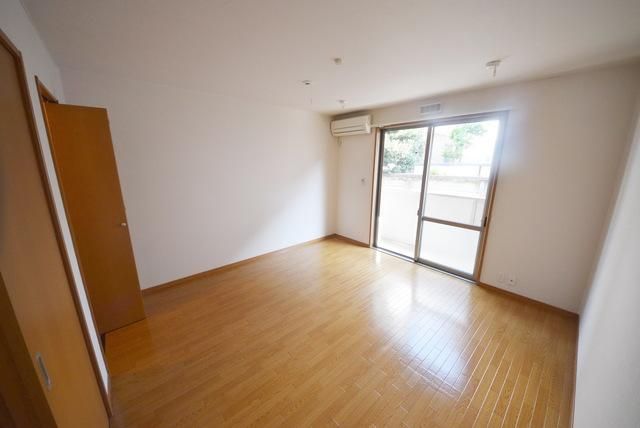 居室・リビング　★広々洋室8.3帖ございます★