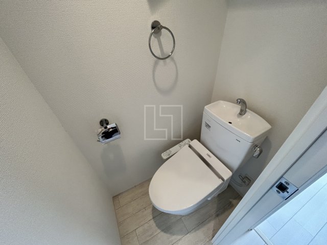 トイレ　SERENiTE本町reflet（セレニテ本町ルフレ）　温水