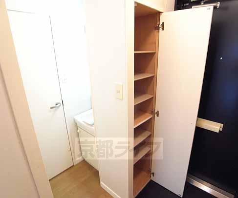 その他部屋・スペース　大きなシューズボックスです。