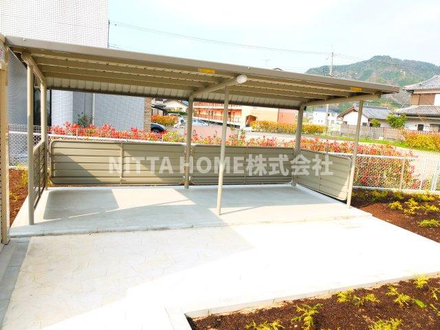 その他　屋根付きの駐輪場になります◇