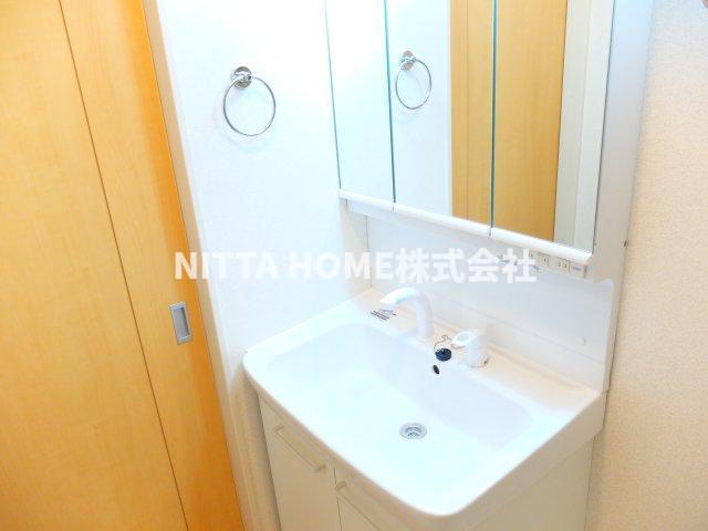 洗面設備　三面鏡の付いた独立洗面台☆彡