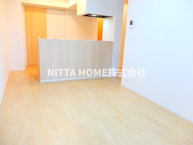 居室・リビング　南向きで日当たり良好な１１．８帖のリビングルーム◇