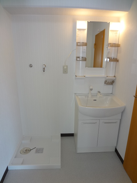 洗面設備　洗面脱衣所内洗面台シャンドレ・洗濯機置場