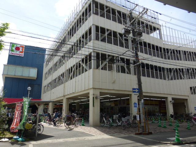 スーパー　イズミヤ上新庄店（スーパー）まで340m