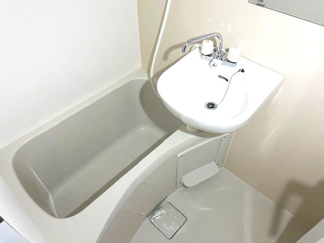 バス・シャワールーム　コンパクトで使いやすいお風呂です