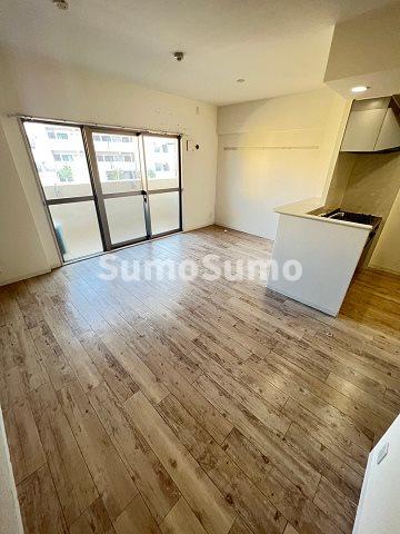 居室・リビング　こちらのリビングで趣味の時間をお楽しみください