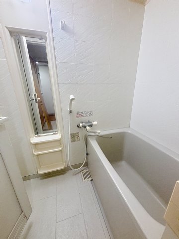 バス・シャワールーム　追焚き機能付のお風呂