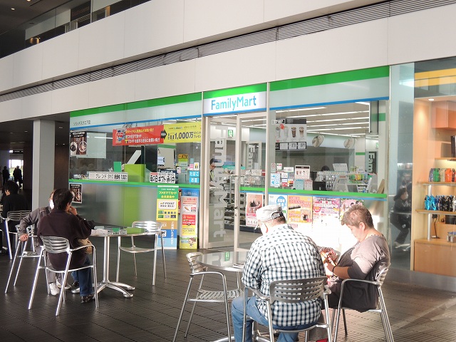 コンビニ　ファミリーマート「ソリッドスクエア店」（コンビニ）まで471m