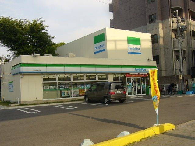 コンビニ　ファミリーマート　清水２丁目店（コンビニ）まで56m