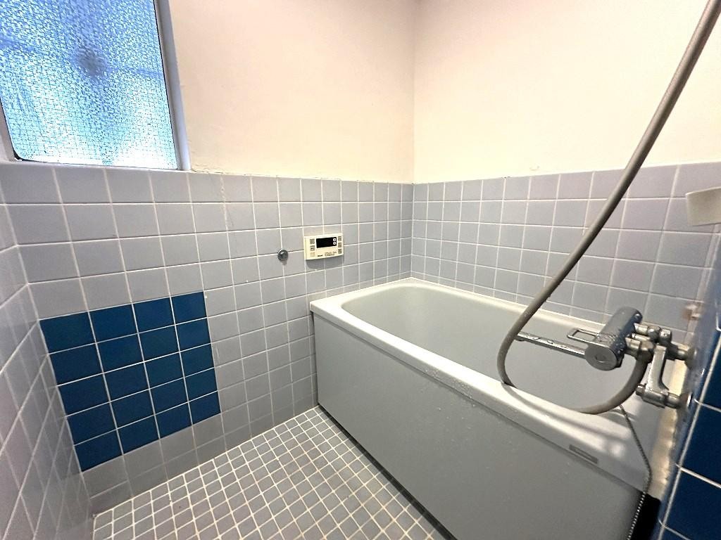 バス・シャワールーム　大きな浴槽