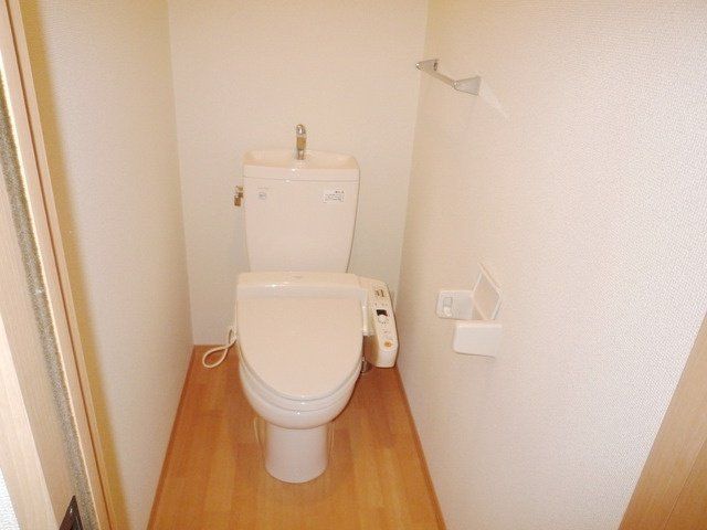 トイレ　温水洗浄便座