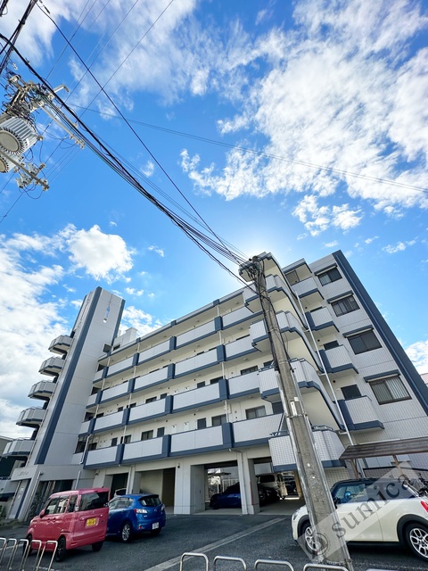 建物外観　外壁・共用部改修済みの為、とても綺麗です♪