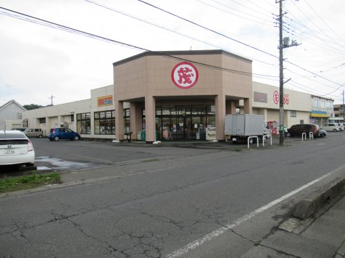 スーパー　ＳＵＰＥＲ　ＭＡＲＫＥＴ　まるも（スーパー）まで2702m