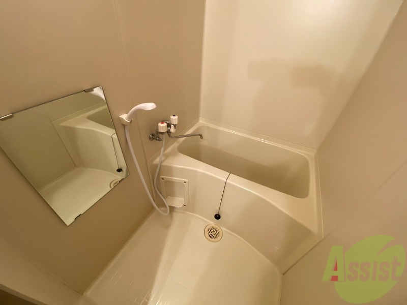 バス・シャワールーム　こちらはお風呂。一日の疲れをここで癒してください。