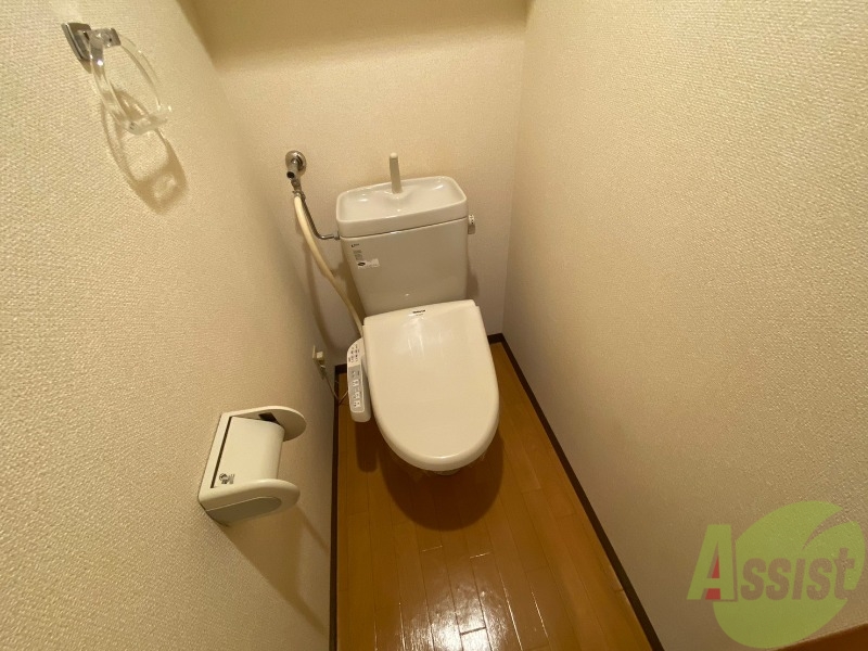 トイレ　ウォシュレット機能がついたトイレです。安心して使用できます。