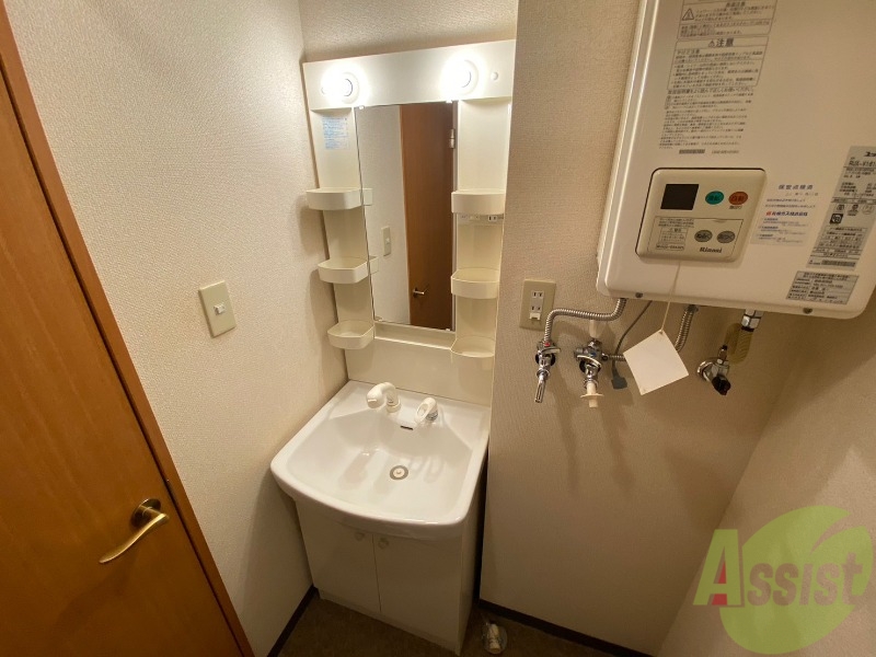 洗面設備　シャンプードレッサー。身支度はここでばっちり。