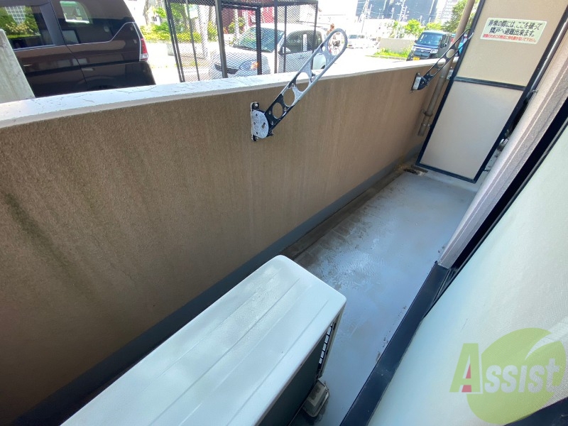 バルコニー　バルコニーは幅があり、広い印象を受けました。