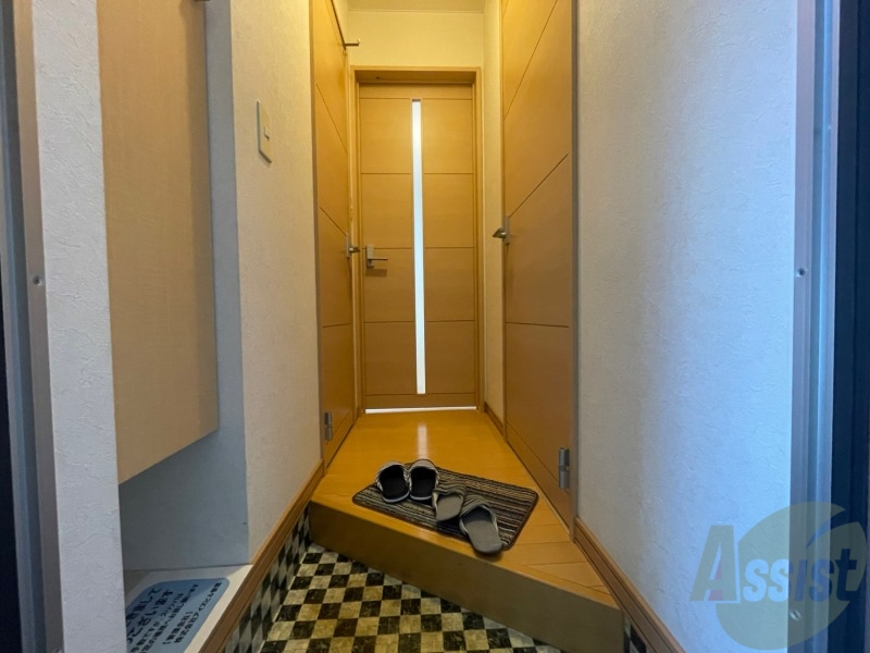 玄関　玄関の様子です。明るい印象ですね。気分もあがりそう。