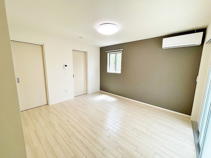 居室・リビング　★洋室8.1帖★