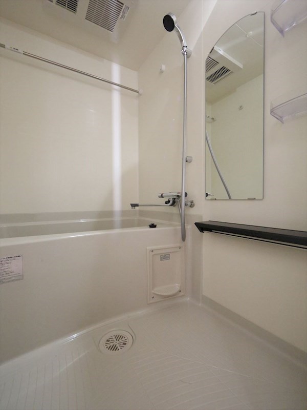 バス・シャワールーム　バスルーム　浴室暖房乾燥機付