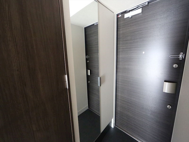 玄関　玄関　シューズボックス付（収納充実してます）