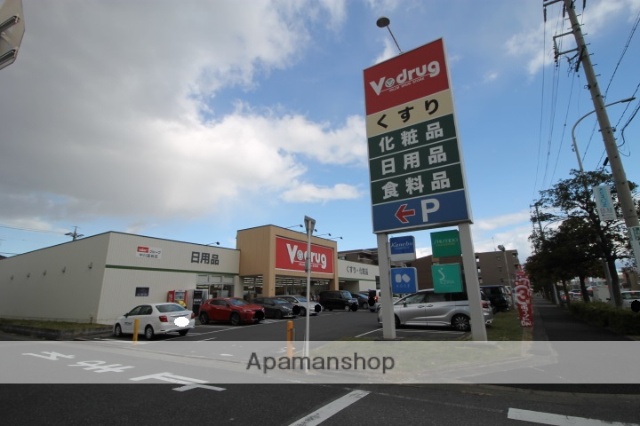 ドラックストア　Ｖ・ｄｒｕｇ中川富田店（ドラッグストア）まで572m