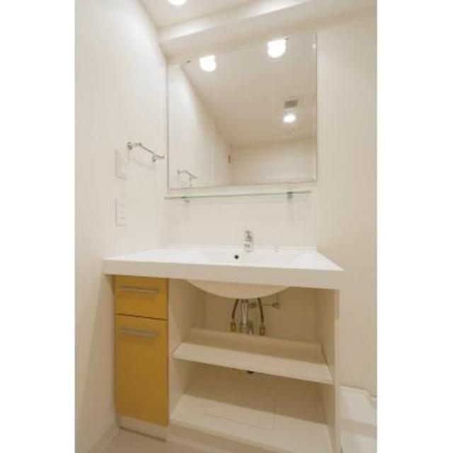 洗面設備　※写真は同タイプ住戸です。