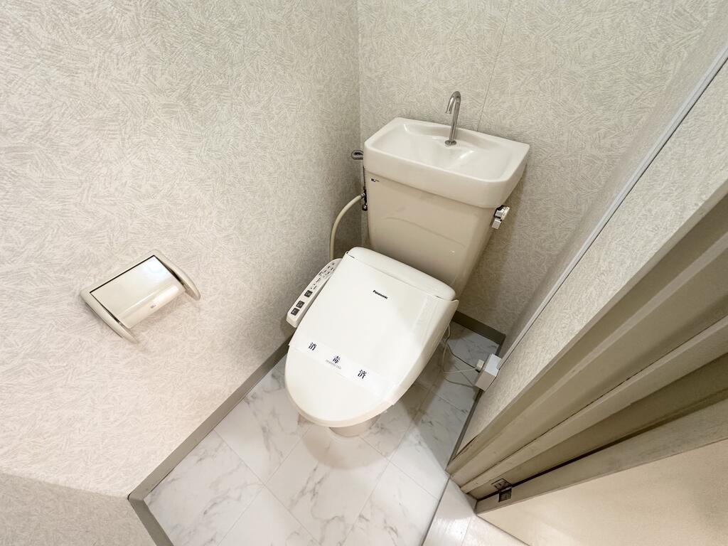 トイレ　※別部屋の写真です。