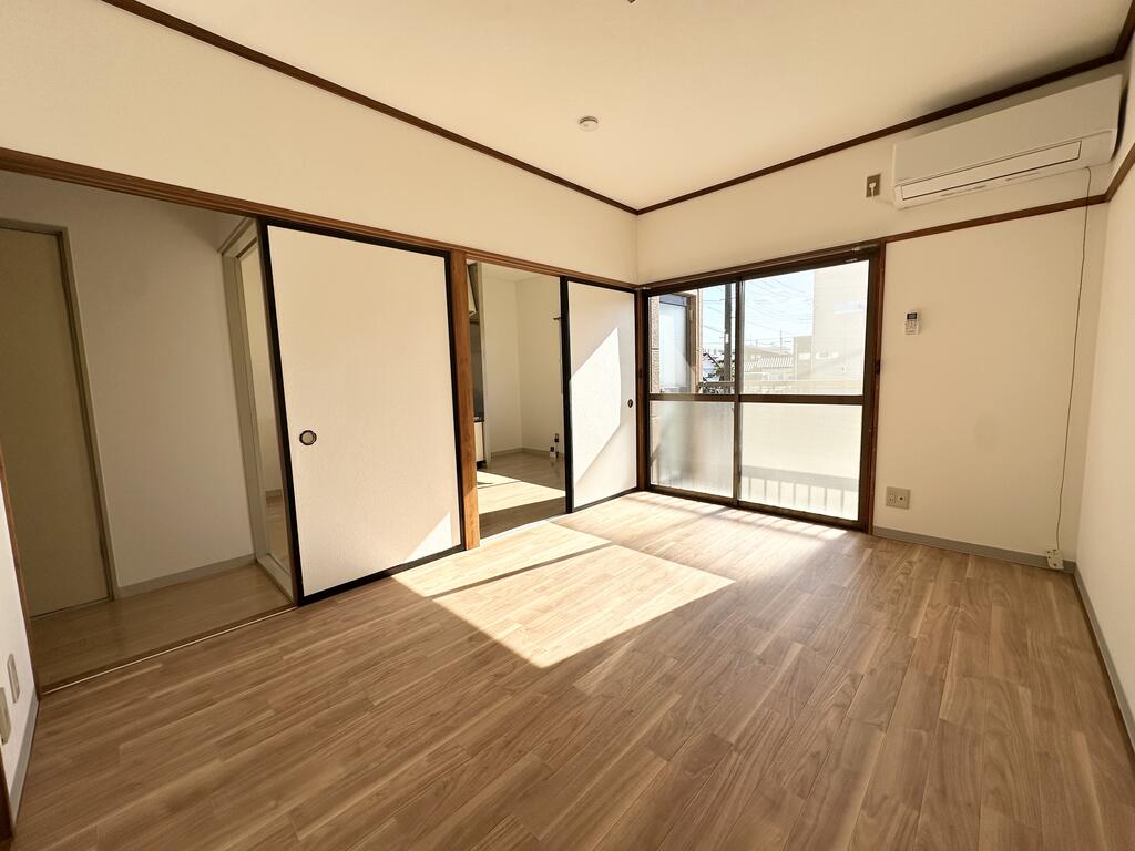 居室・リビング　※別部屋の写真です。