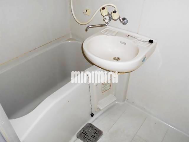 バス・シャワールーム　洗面付の浴室です