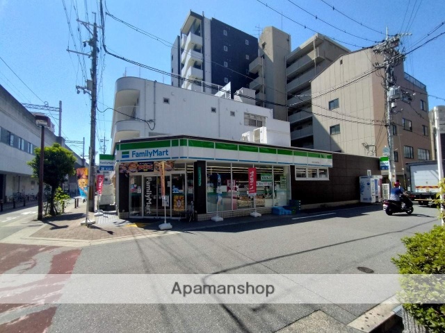 コンビニ　ファミリーマート（コンビニ）まで513m