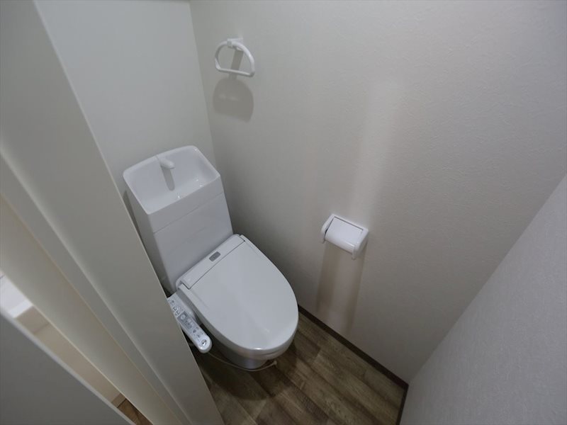 トイレ　温水洗浄暖房便座付トイレ