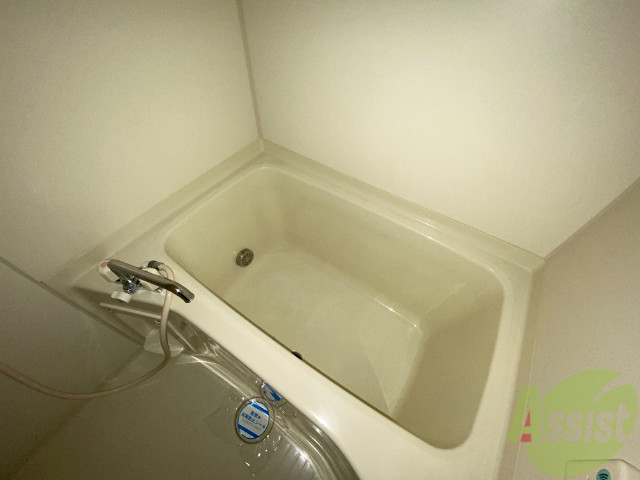 バス・シャワールーム　こちらはバスルームです。一日の疲れをここで癒してください。