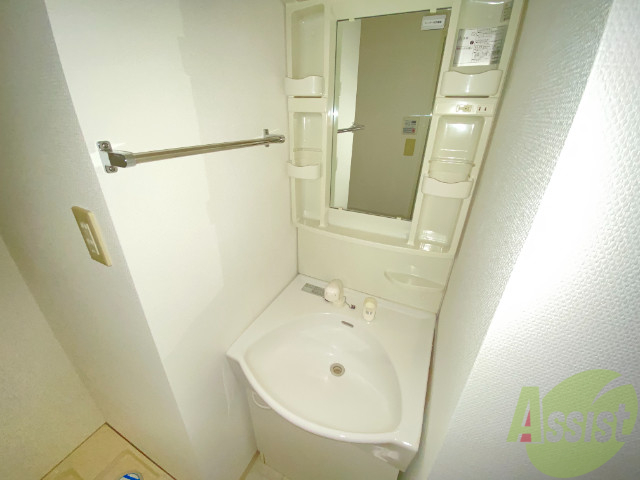 洗面設備　こちらは独立洗面台です。朝の身支度が楽しくなりそうですね。