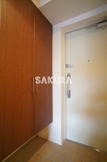 玄関　収納豊富なシューズボックスです♪