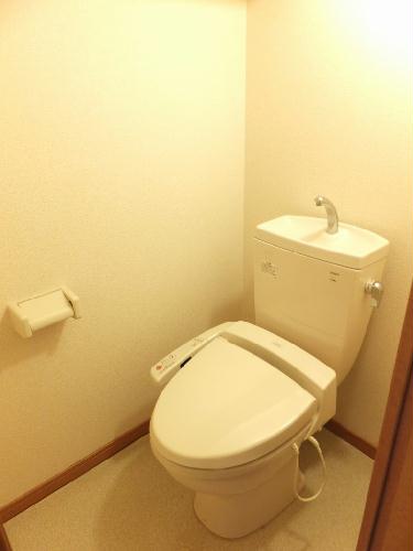 トイレ　温水洗浄便座設置済み