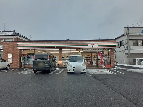 コンビニ　セブンイレブン 新潟元町店（コンビニ）まで600m