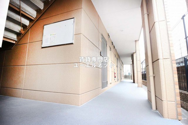 エントランス　毎日通る場所だからこそ、洗練された空間に