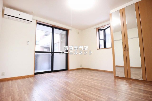 居室・リビング　ゆったりとくつろげる、落ち着きのある居室空間です