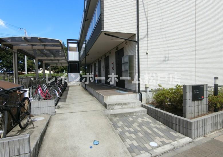 エントランス　ゆとりのあるエントランスです