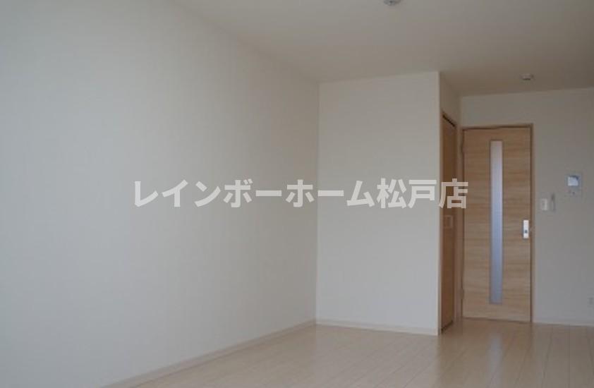 居室・リビング　こちらの居間で趣味の時間をお楽しみください