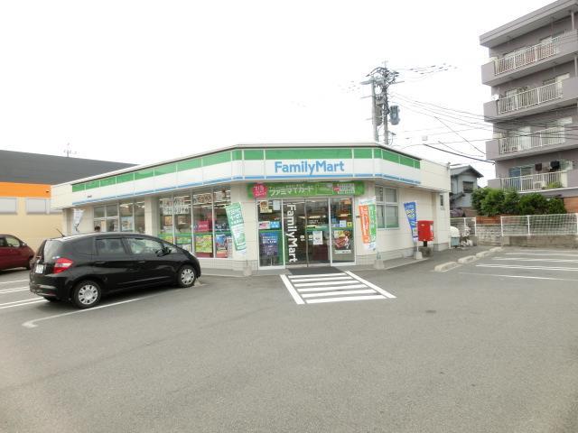 コンビニ　ファミリーマート／八幡御開店（コンビニ）まで80m