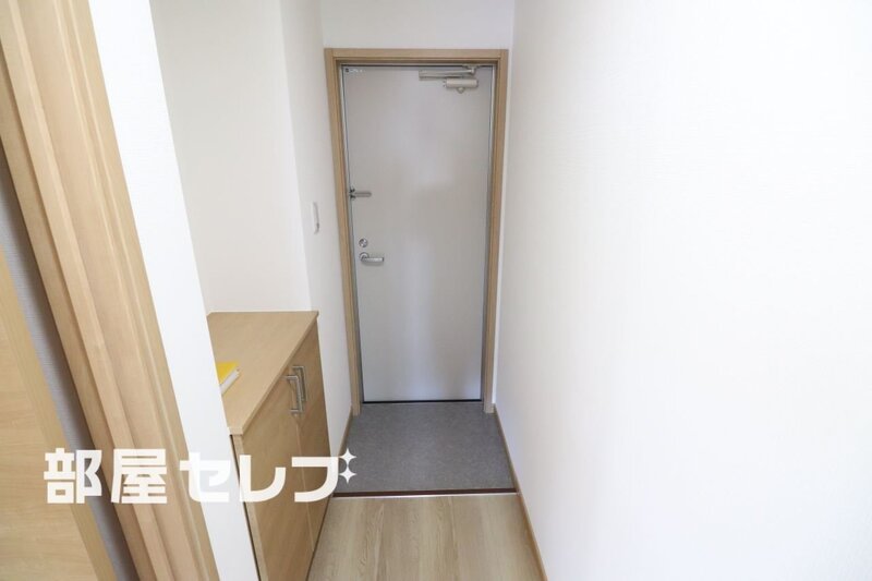 玄関　３０１号室写真