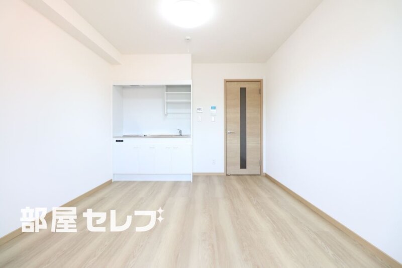 居室・リビング　３０１号室写真