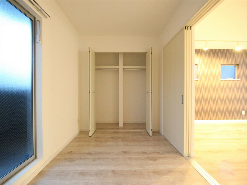 収納　洋室5.4帖　クローゼット付（収納充実してます）