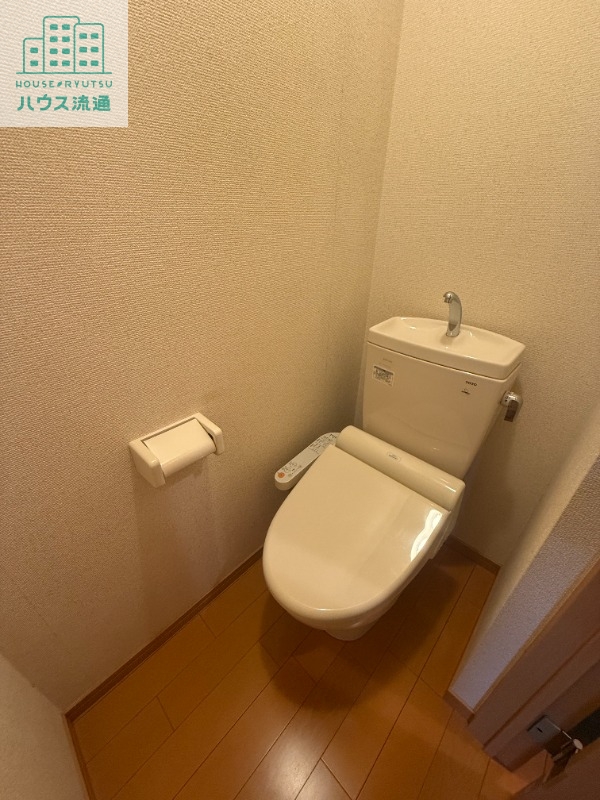 トイレ　※写真は別号室