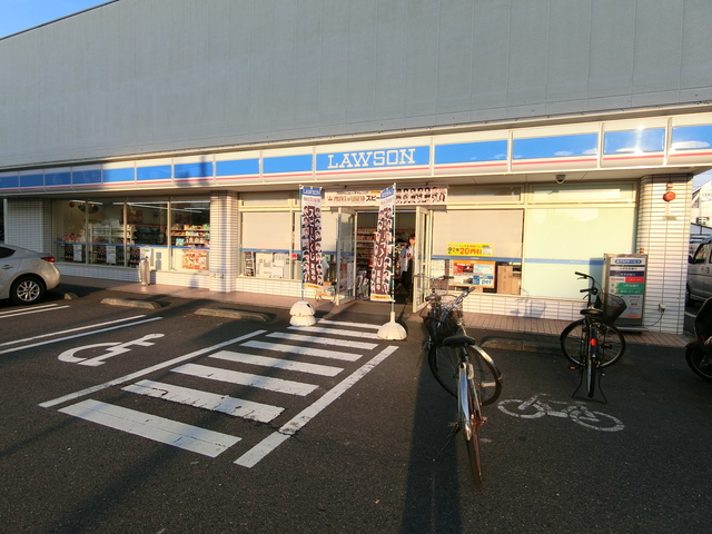 コンビニ　ローソン足立扇三丁目店（コンビニ）まで880m