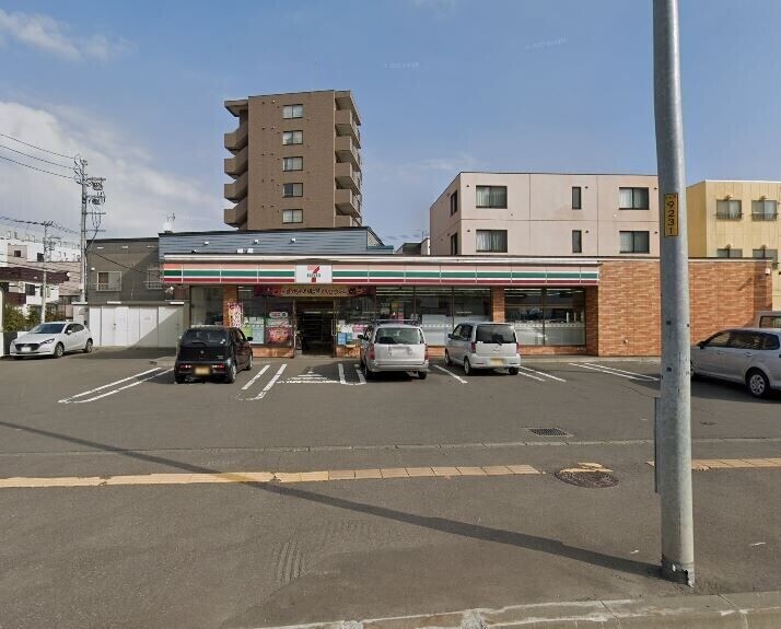 コンビニ　セブンイレブン札幌菊水3条店（コンビニ）まで138m