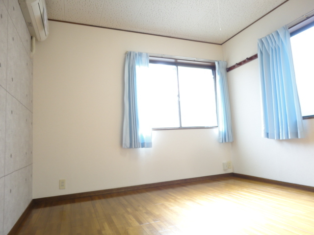 居室・リビング　☆フローリング・３面採光